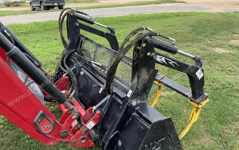 2021 Case IH Maxxum 150 MFWD Tractor W/Grapple Loader photo 20