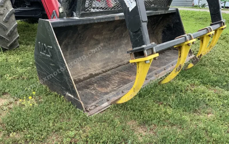 2021 Case IH Maxxum 150 MFWD Tractor W/Grapple Loader photo 18