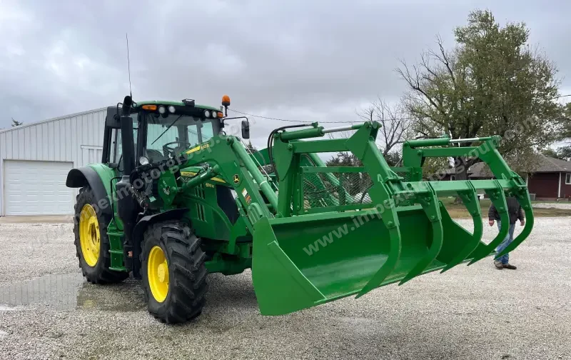 2015 John Deere 6130M MFWD Tractor W/Grapple Loader photo 3