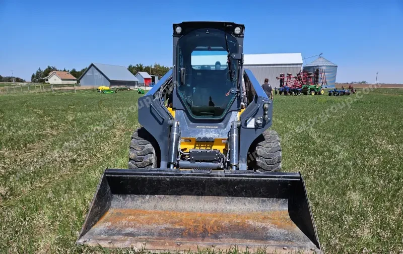 2019 John Deere 332G Skid Steer photo 2