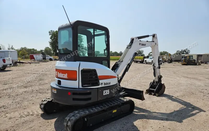 2016 Bobcat E35 Long Arm Mini Excavator | Construction photo 5