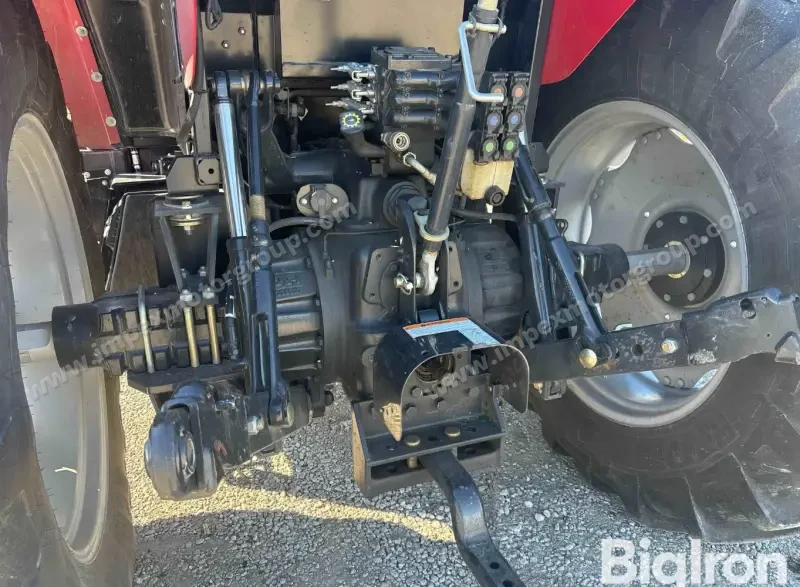 2022 Case IH Farmall 140A MFWD photo 9