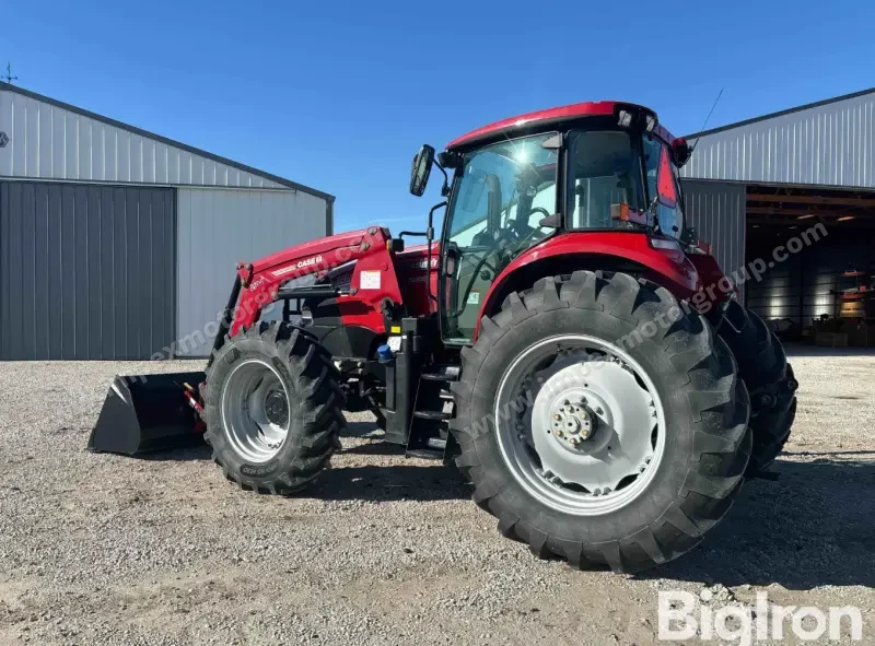 2022 Case IH Farmall 140A MFWD photo 3
