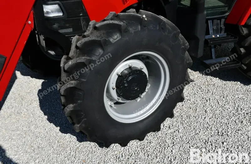 2009 Case IH Farmall 105U MFWD photo 36