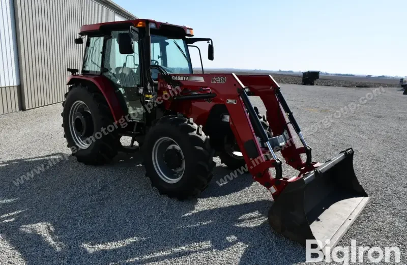 2009 Case IH Farmall 105U MFWD photo 3