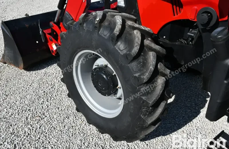 2009 Case IH Farmall 105U MFWD photo 37