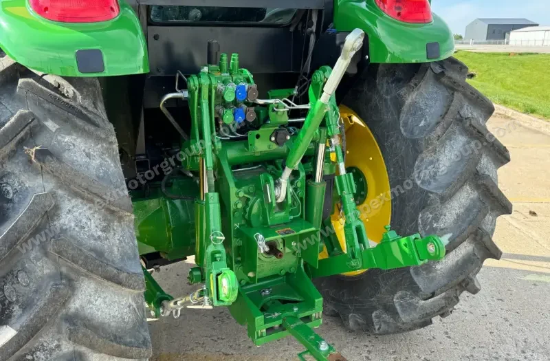 2022 John Deere 6105E MFWD photo 9