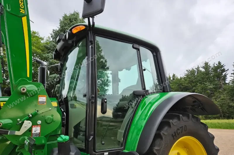 2017 John Deere 6130M MFWD photo 21