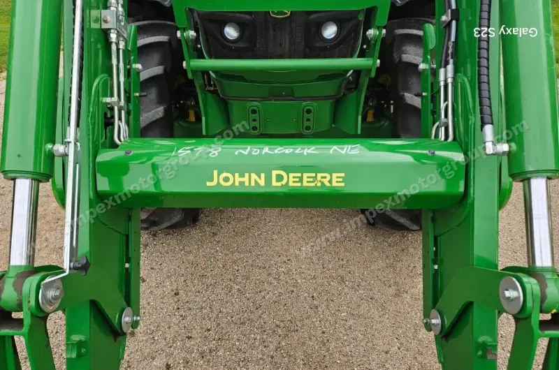 2017 John Deere 6130M MFWD photo 10