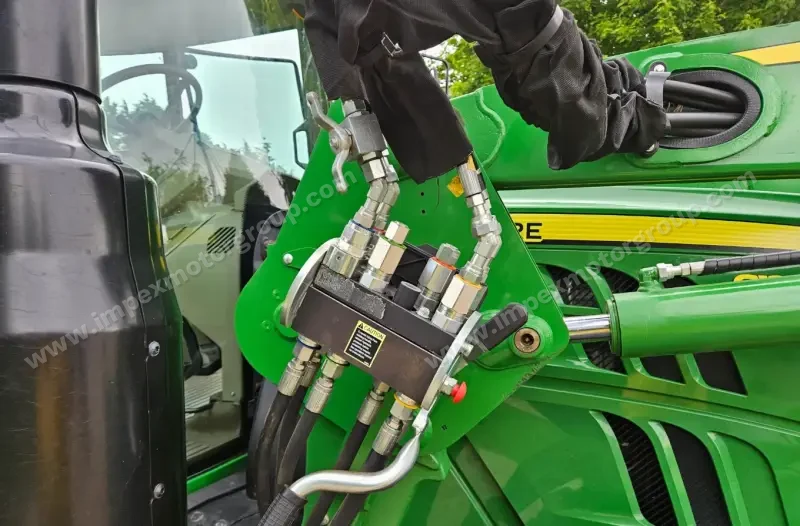 2017 John Deere 6130M MFWD photo 28