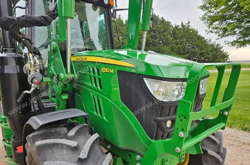2017 John Deere 6130M MFWD photo 30