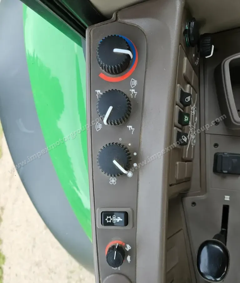2017 John Deere 6130M MFWD photo 43