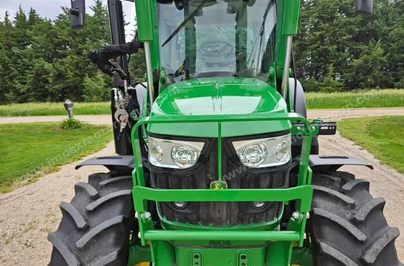 2017 John Deere 6130M MFWD photo 17