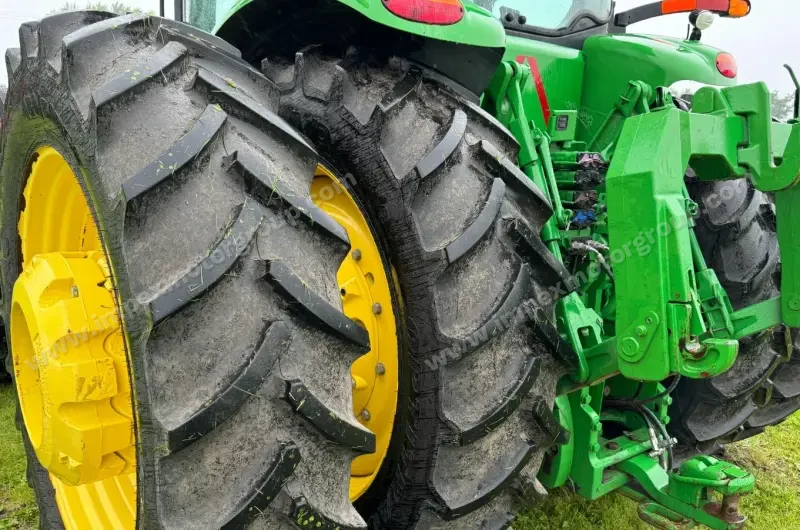 2016 John Deere 8320R MFWD photo 18