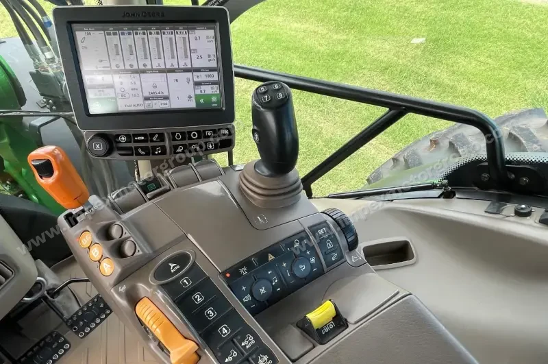 2015 John Deere 6155R MFWD photo 46