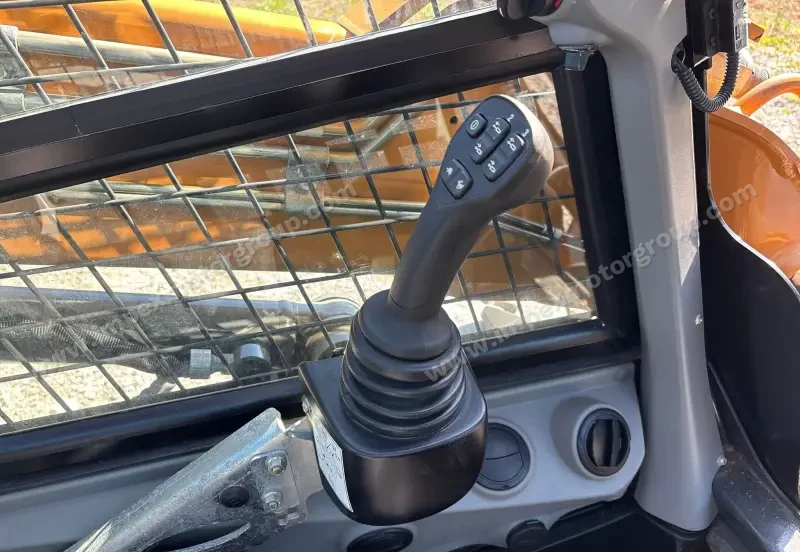 2021 Case SV280B photo 25