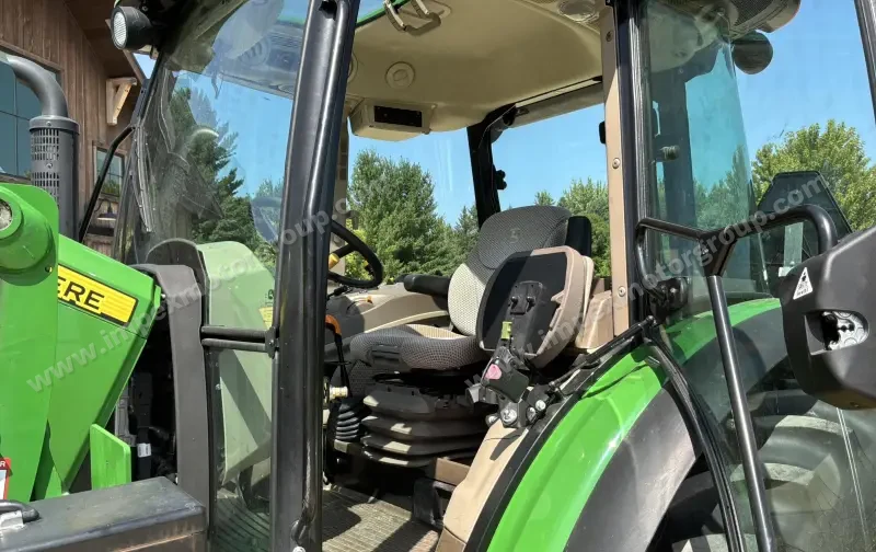 2016 John Deere 5100M MFWD Tractor W/H260 Loader & Bucket photo 59
