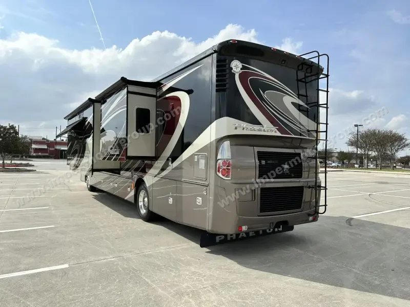 2015 Tiffin Phaeton 40QBH photo 12